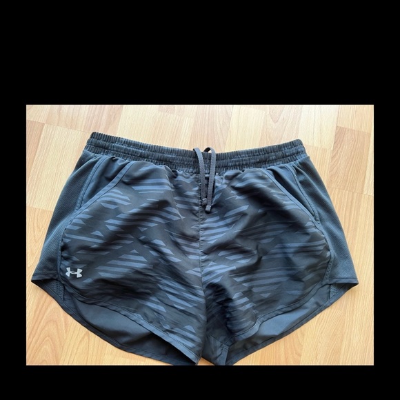 Under Armor Athletic Shorts with Pockets Size M - Picture 2 of 2